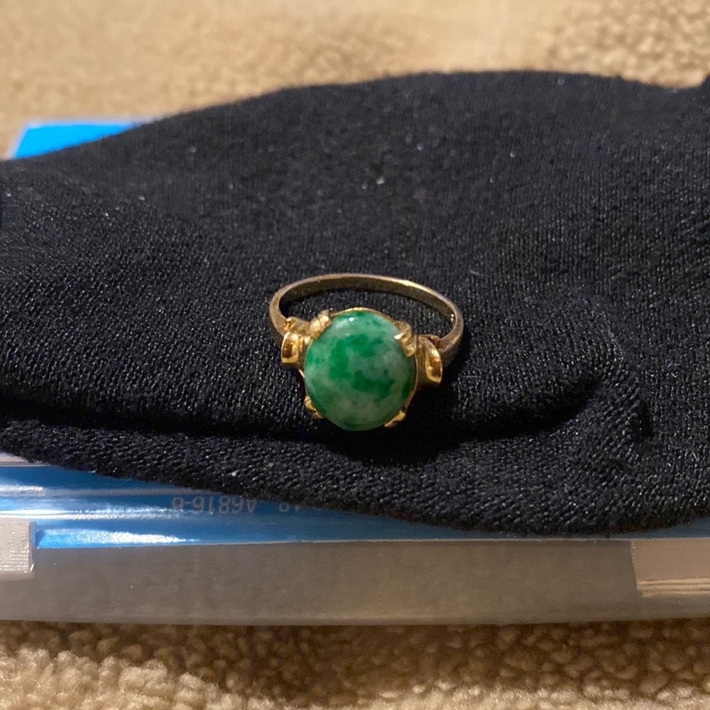 14K gold, and Jade ring round shape.